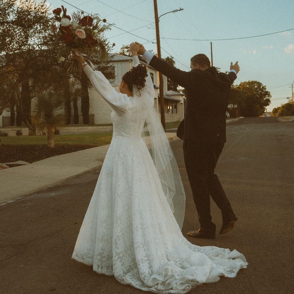 Meet your Posher, Claire - Picture 2 of 2